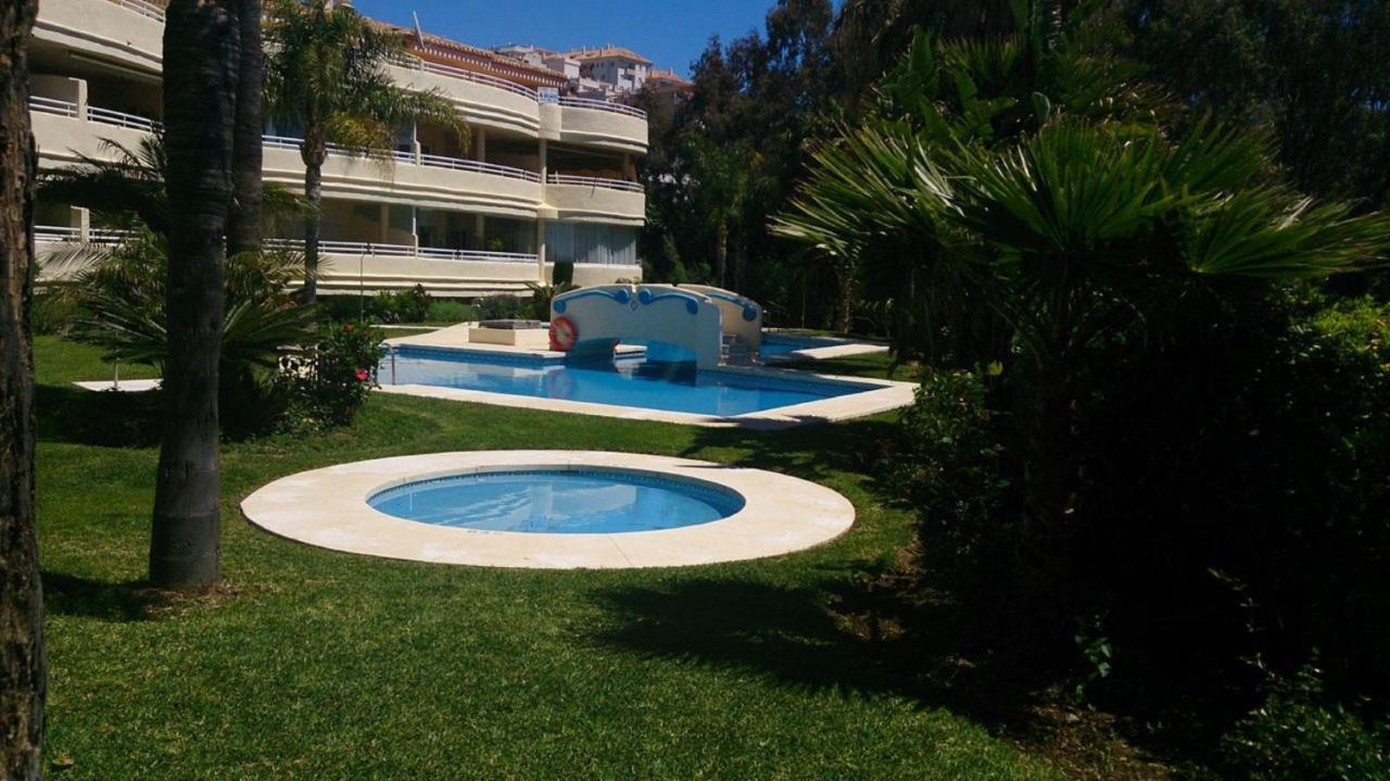 Holidays2Benalmadena Torrequebrada Sea View Front Beach With Pool Parking & Terraces Eksteriør bilde